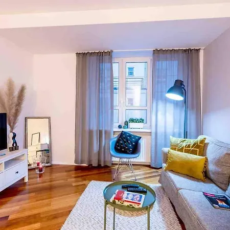 Elegant And Cozy In The Amazing Part Of Downtown *