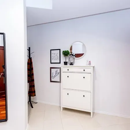 Elegant And Cozy In The Amazing Part Of Downtown Apartment Warsaw