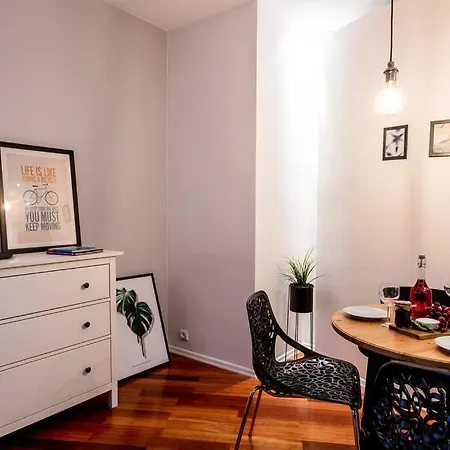 Elegant And Cozy In The Amazing Part Of Downtown Apartment Warsaw