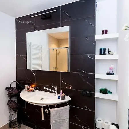 Elegant And Cozy In The Amazing Part Of Downtown