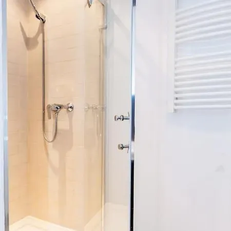 Elegant And Cozy In The Amazing Part Of Downtown *