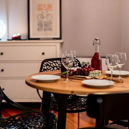 Elegant And Cozy In The Amazing Part Of Downtown