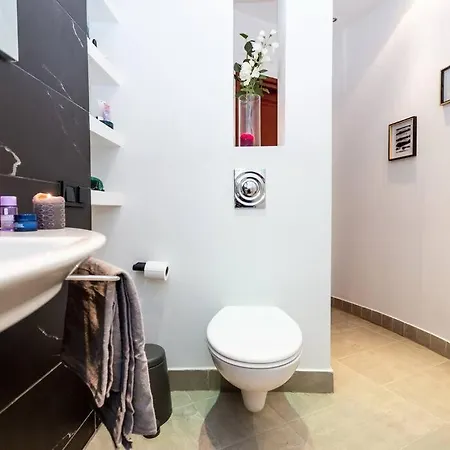 Elegant And Cozy In The Amazing Part Of Downtown * وارسو